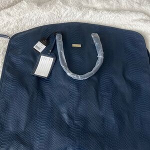 NWT Hudson & Bleecker sold out Amalfi garments/travel bag.